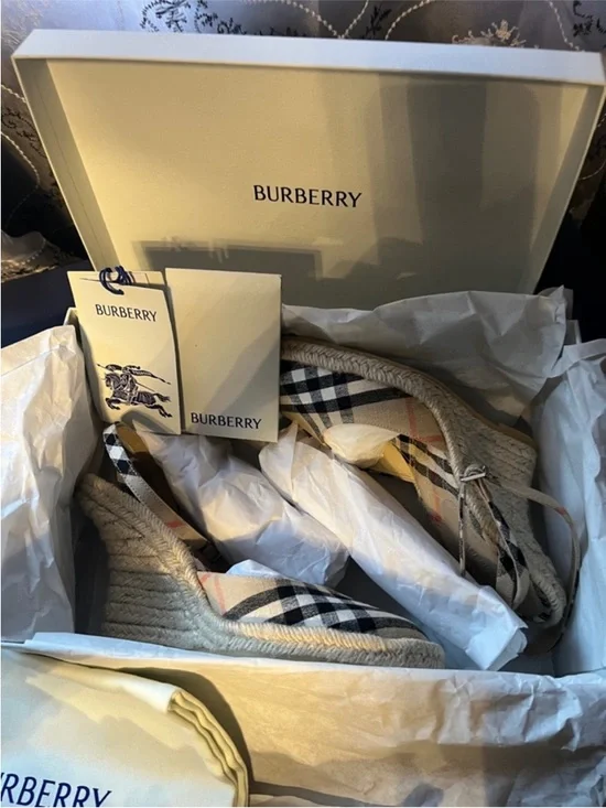 Burberry Check Mews Espadrille Pumps - Picture 13 of 14